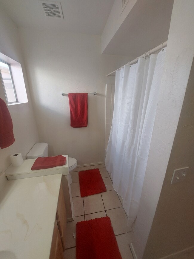 Building Photo - 9141 N Overlook Dr