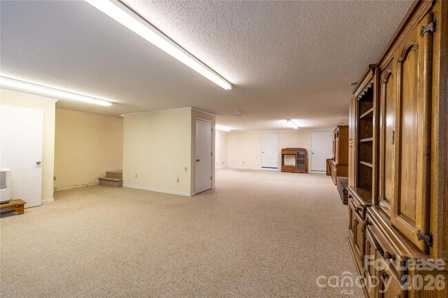 Building Photo - 34838 Ellen Rd