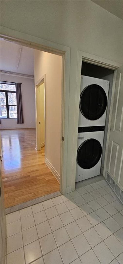 Building Photo - Luxurious 1 Bed 1 Bath Condo In Desired Courthouse Community - Water Included in Rent!