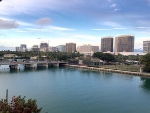 Building Photo - 9501 E Bay Harbor Dr