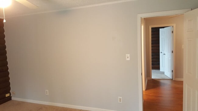 Building Photo - Duplex 2 bedroom 1 bath