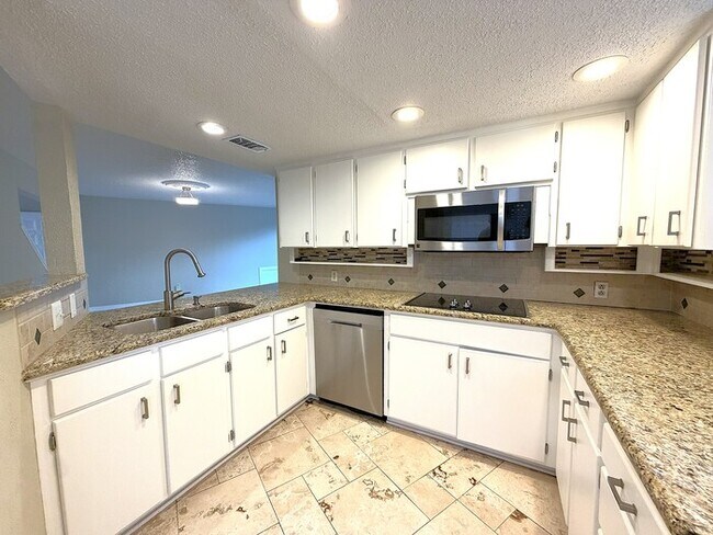 Building Photo - 3-2.5-2 Town home on the Historic Bricks of Camp Bowie
