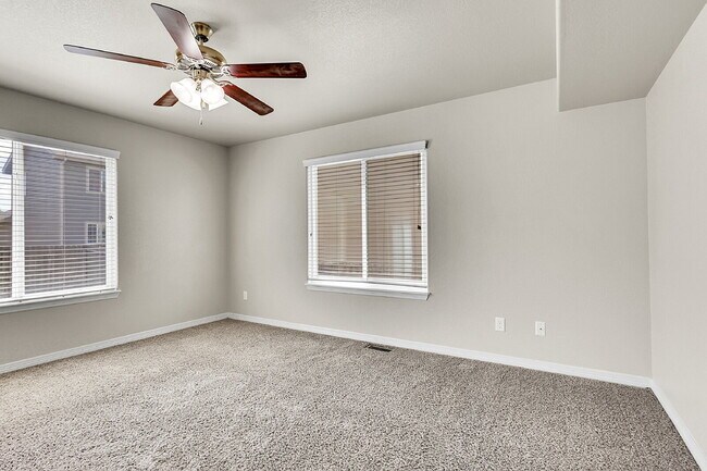 Building Photo - $2,495.00 3-bedroom, 2.5-bathroom in Color...