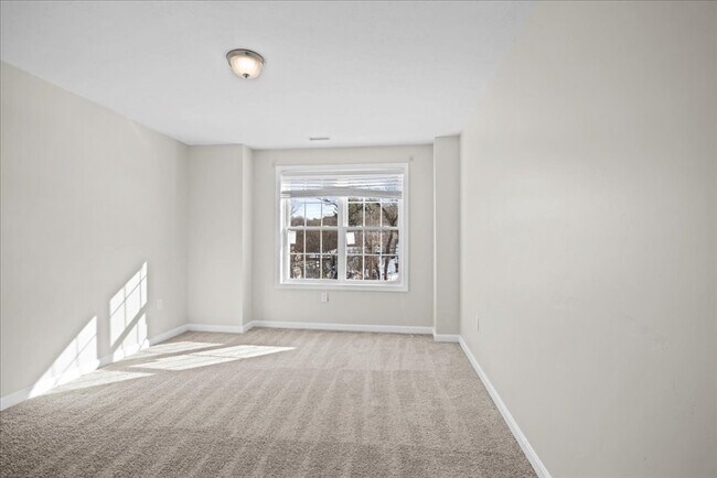 Building Photo - 16 Third St