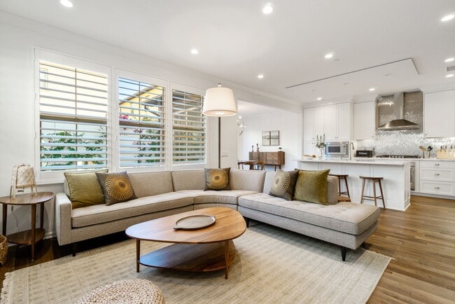 Building Photo - Thoughtfully Renovated 3 Bed, 2.5 Bath Sin...