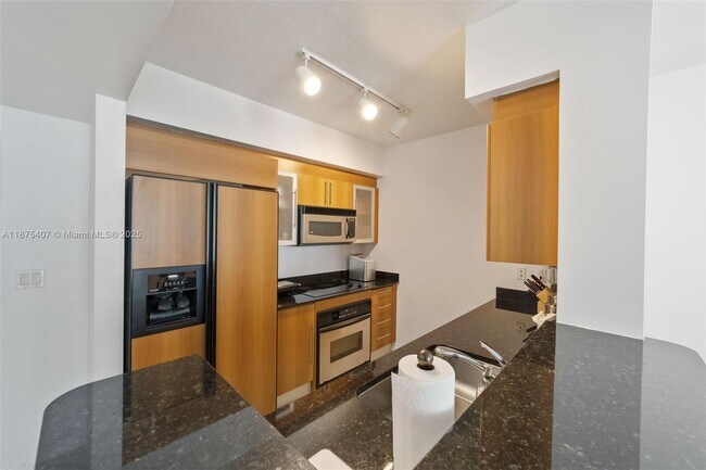 Building Photo - 335 S Biscayne Blvd