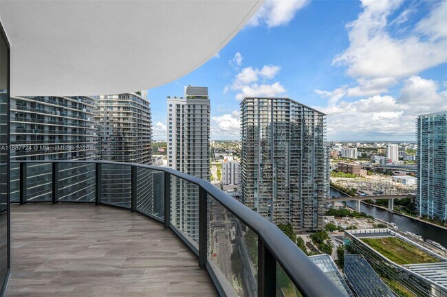 Building Photo - 801 S Miami Ave