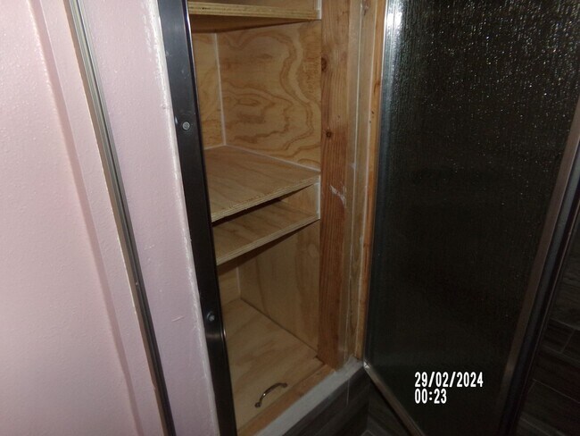 Building Photo - 4bd 1ba Home