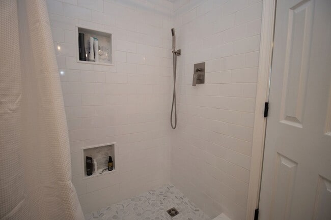 Building Photo - 2 bedroom/2.5 bathroom townhouse in Arsenal Hill
