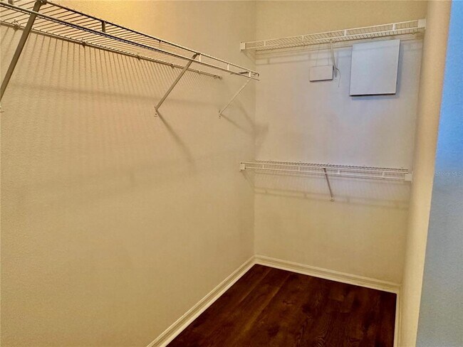 Building Photo - 536 Lakeview Dr