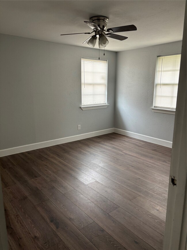 Building Photo - 4115 Tidewater Dr