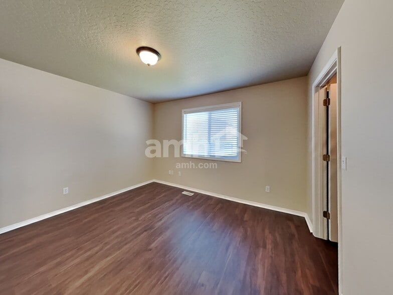 Building Photo - 7702 Bridgeport Dr