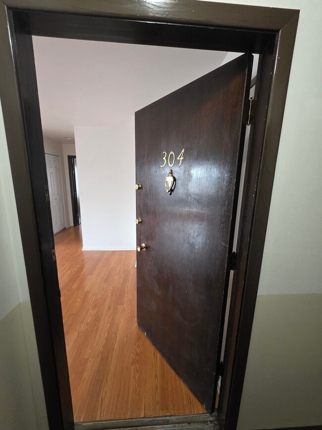 Building Photo - 336 Lathrop Ave