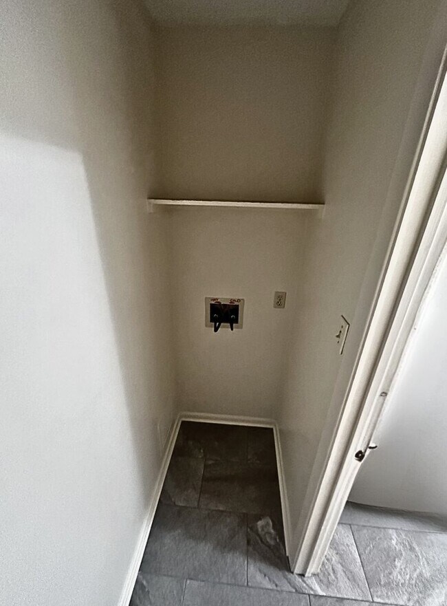 Building Photo - 111 Mallard Dr