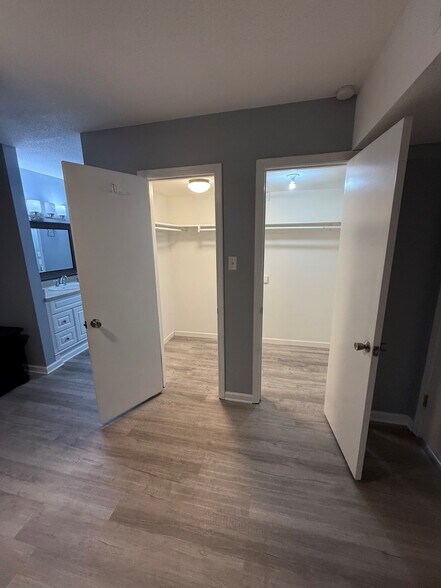 Building Photo - 3320 N Arnoult Rd