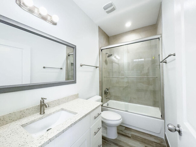 Building Photo - 313 N M St