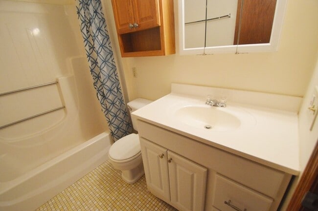 Building Photo - Holden: 2 Bed 1 Bath, Heat & Hot Water Inc...