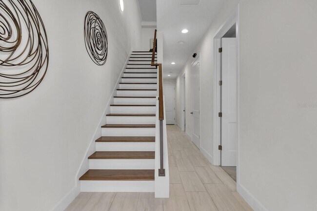 Building Photo - 474 Hazelnut Ct