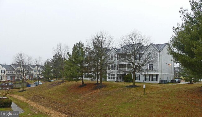 Building Photo - 1402 Golden Rod Ct