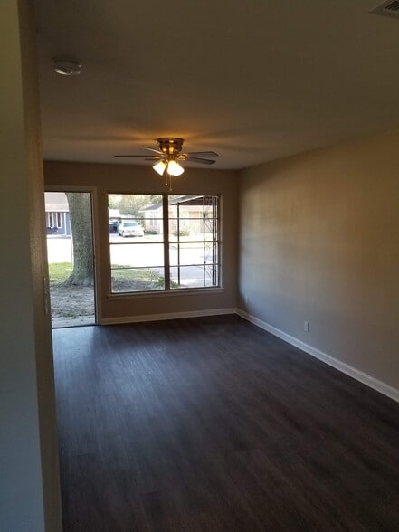 Living room - 7417 Caddo Rd