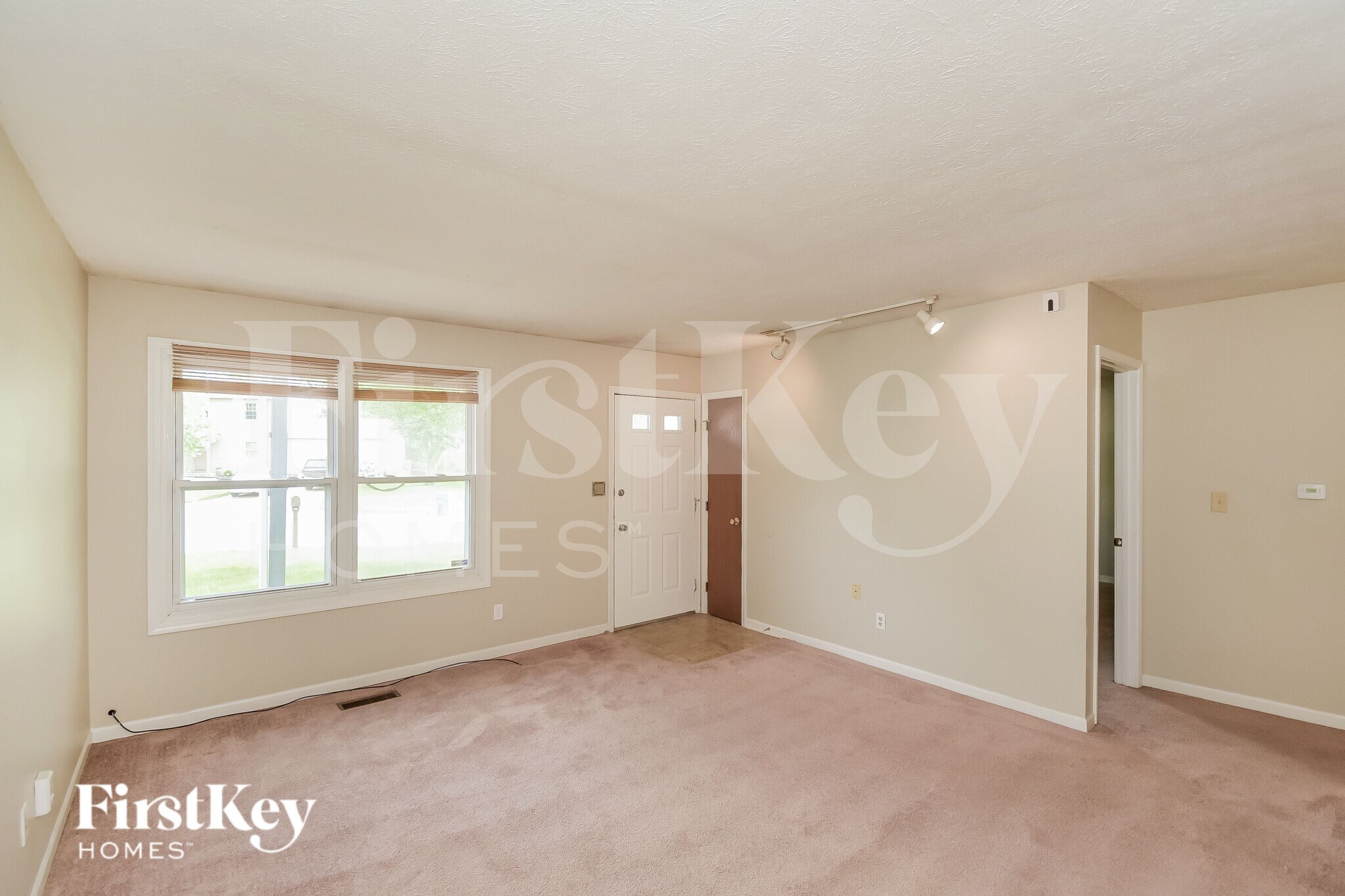 Building Photo - 5691 Dobbs Ferry Dr