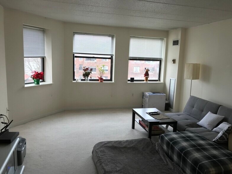 Building Photo - 1933 Commonwealth Ave