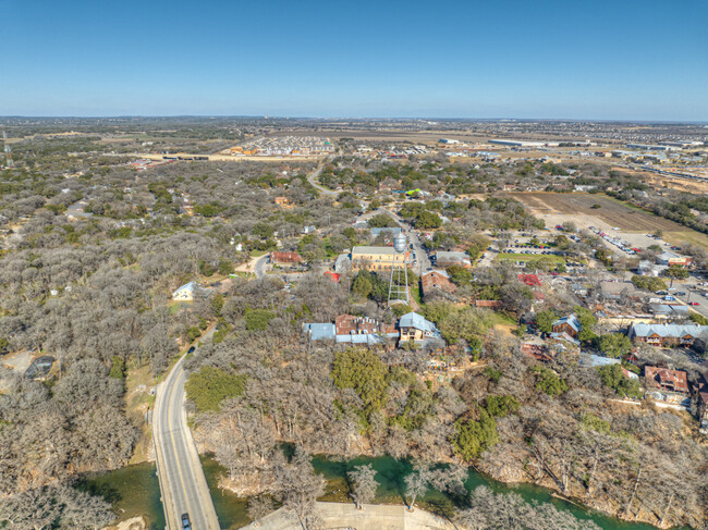 Building Photo - 1033 Easy Gruene