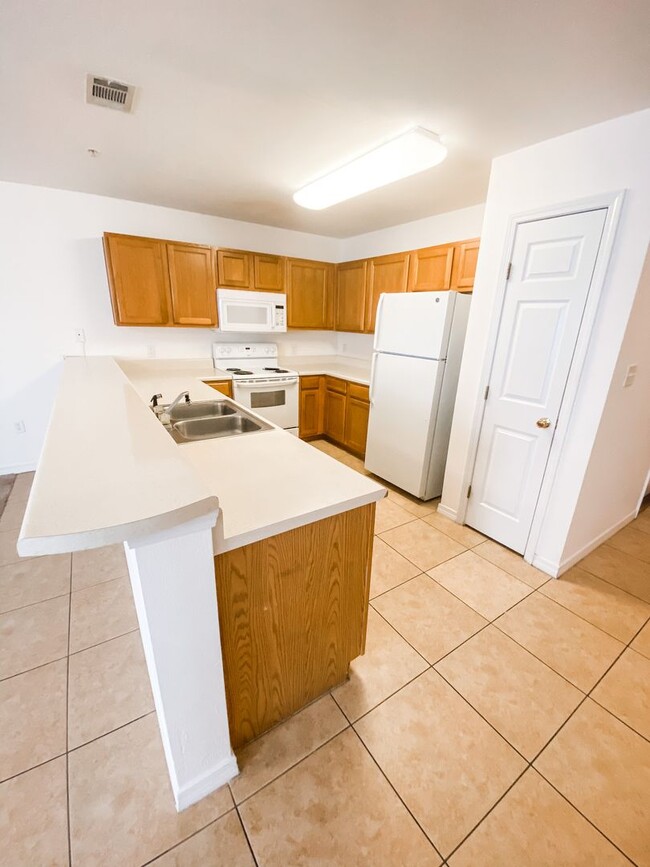Building Photo - Fort Walton Townhome Available!!! 2bd/2.5bth