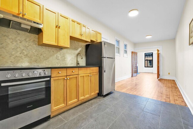 Building Photo - 140 5th Ave