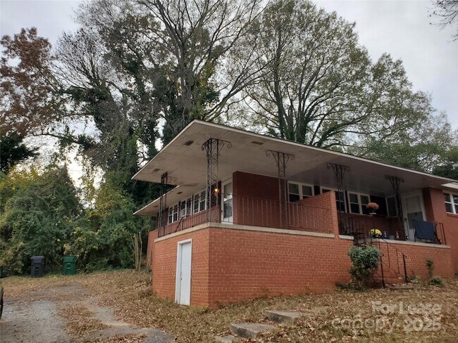 Building Photo - 1444 Academy St