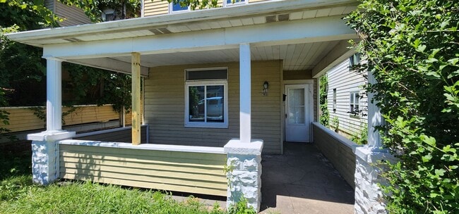 Building Photo - Monessen Updated 3 Bedroom 1 Bath House:   ACCEPTING SECTION 8