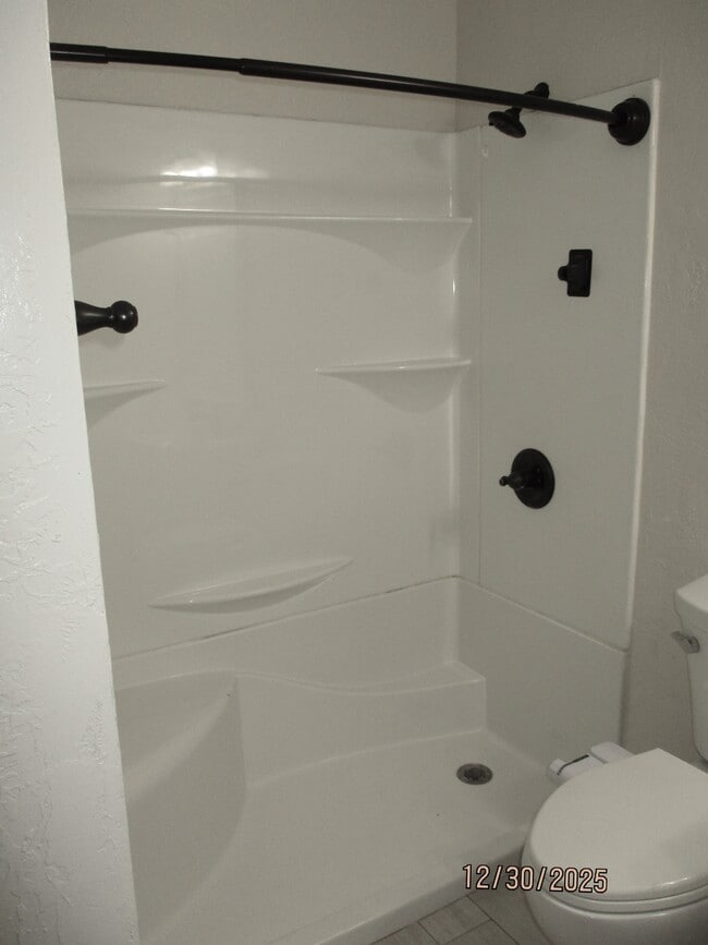 Building Photo - 13104 Oriente Ave NE