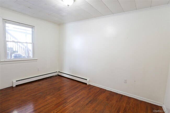 Building Photo - 156 Lampman Ave