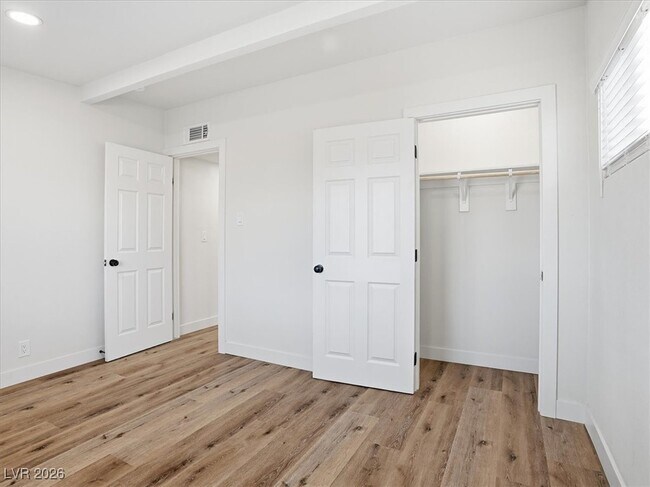 Building Photo - 608 Stanford St