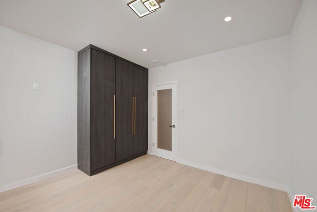 Building Photo - 645 Walther Way