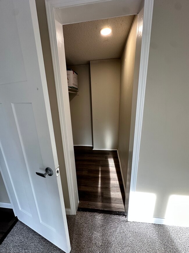 Building Photo - 822 Emison Ave