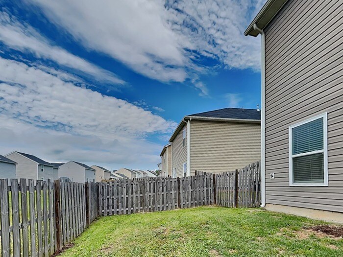 Building Photo - 27 Blue Fescue Way