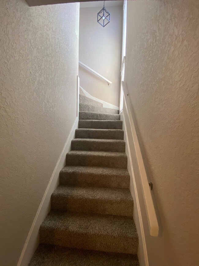 Building Photo - Newly Updated 2 Story Duplex