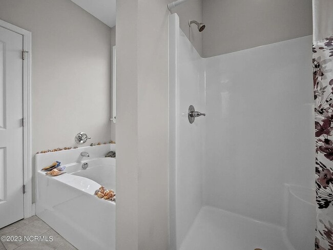 Building Photo - 102 Captains Pointe