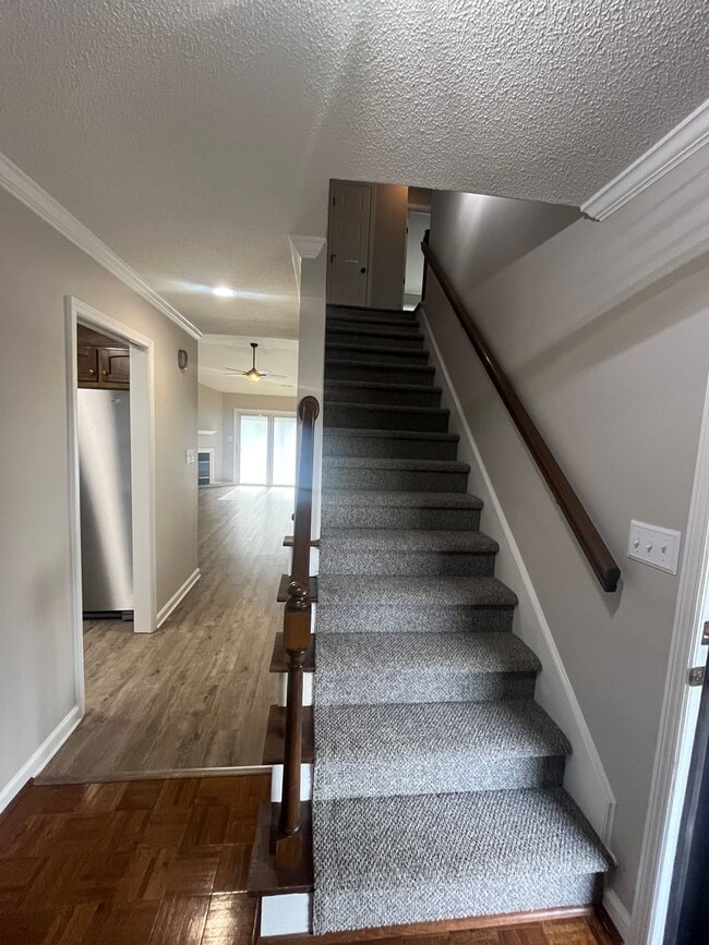 Building Photo - 19 Somersett Dr