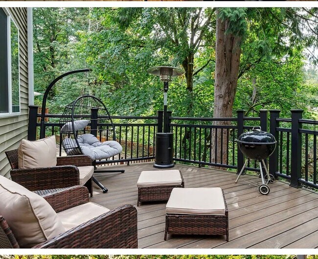 Building Photo - * FULLY FURNISHED * -3 levels, 7 bedrooms , lower level apartment with separate entrance *Home ba...