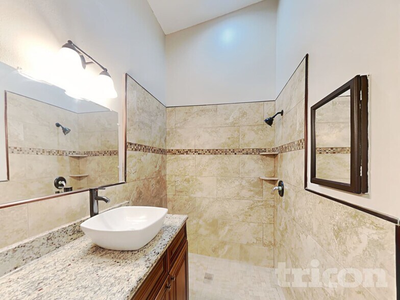 Building Photo - 1115 Hardwood Dr
