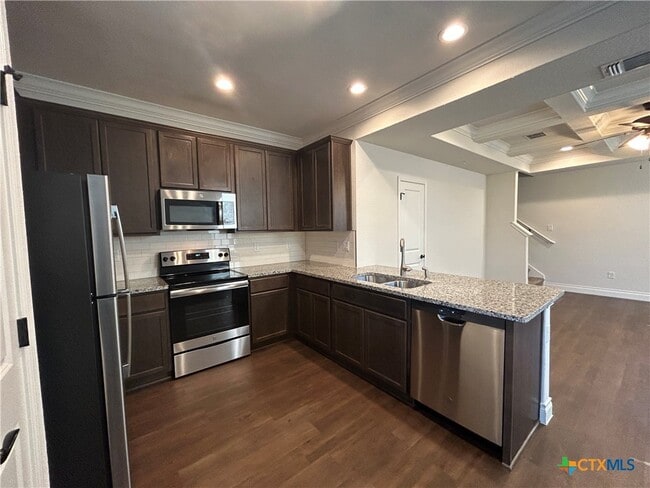 Building Photo - 320 Untermaier St