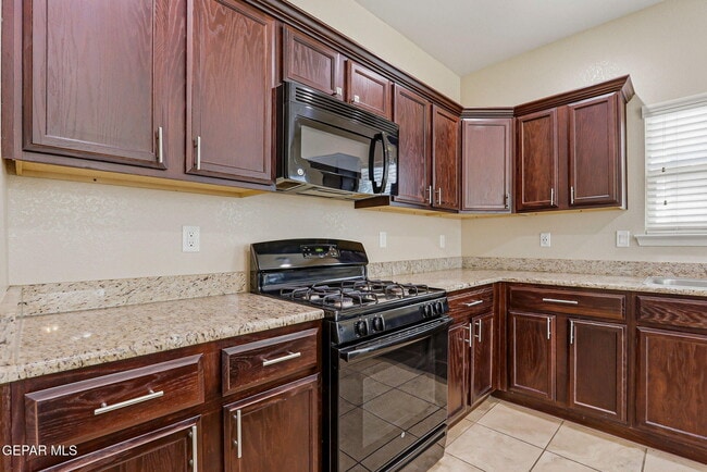 Building Photo - 14458 Vincent Kalel