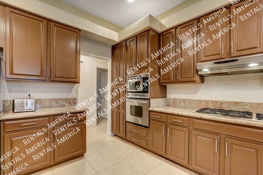 Building Photo - 8960 Echo Ridge Dr