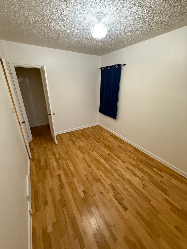 Building Photo - 355 N Cheyenne St