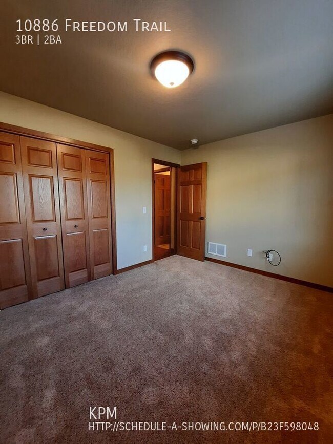 Building Photo - 3 BEDROOM | 2 BATH | DOUBLE GARAGE | SUMME...