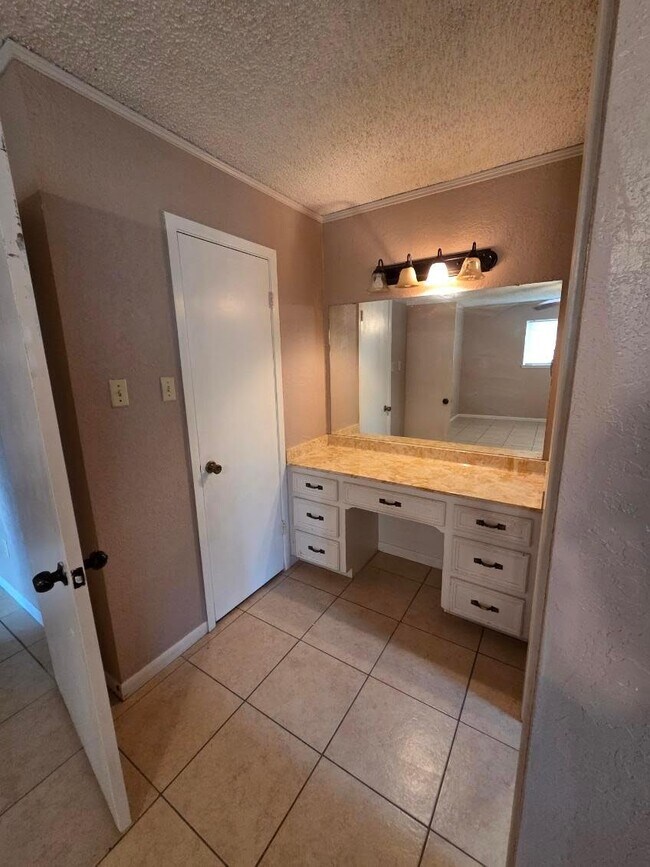 Building Photo - 801 Cagle Ln