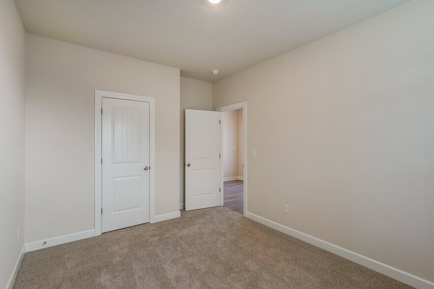 Building Photo - 3451 Quintana Dr