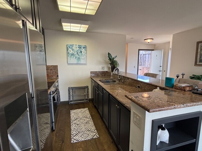 Building Photo - Ocean View Condo in Monterey 1 Bedroom/1 Bath